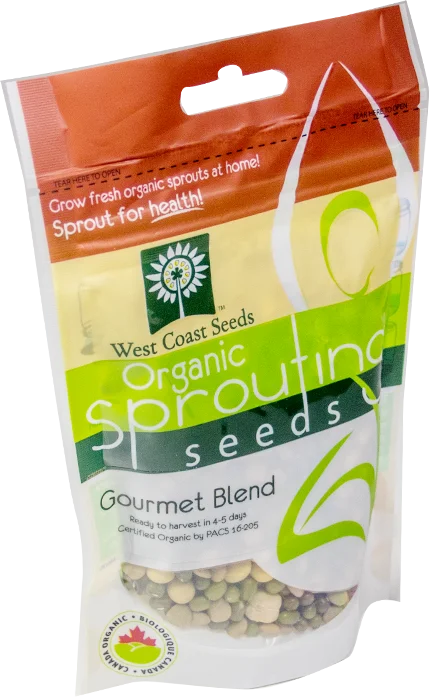 Sachet West Coast Seeds à partie supérieure rouge, avec une étiquette vert jaune portant le nom anglais Gourmet Blend. La fenêtre transparente laisse voir de grosses graines beige et vertes mélangées. Le bas blanc de l'emballage présente le logo biologique canadien et les indications de germination. Le délai de 4 à 5 jours est visible sur le devant.