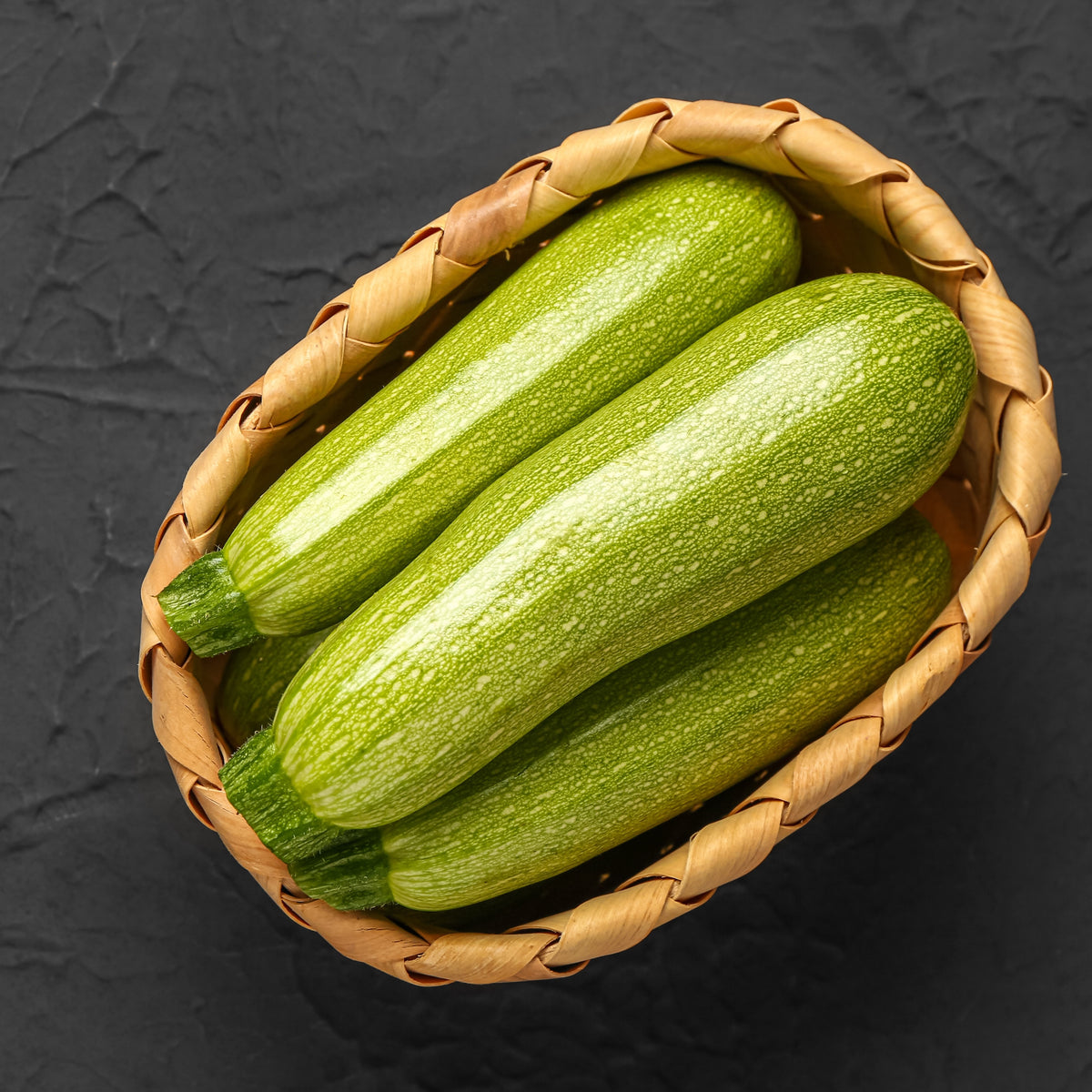 Visuel principal associé à Zucchini 'Genovese', semences offertes par Cutleaf Seed. Cette image accompagne la fiche pour relier clairement le produit à son emballage ou à la culture présentée. Elle complète les renseignements de semis, de culture et de récolte, sans remplacer les indications propres au lot ni les conseils détaillés figurant sur le sachet.