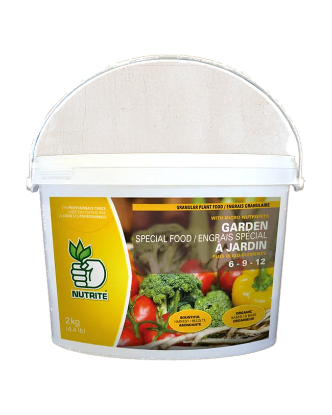 Engrais Spécial Jardin Nutrite 6-9-12 pour potager et jardin fruitier — photo sur fond blanc