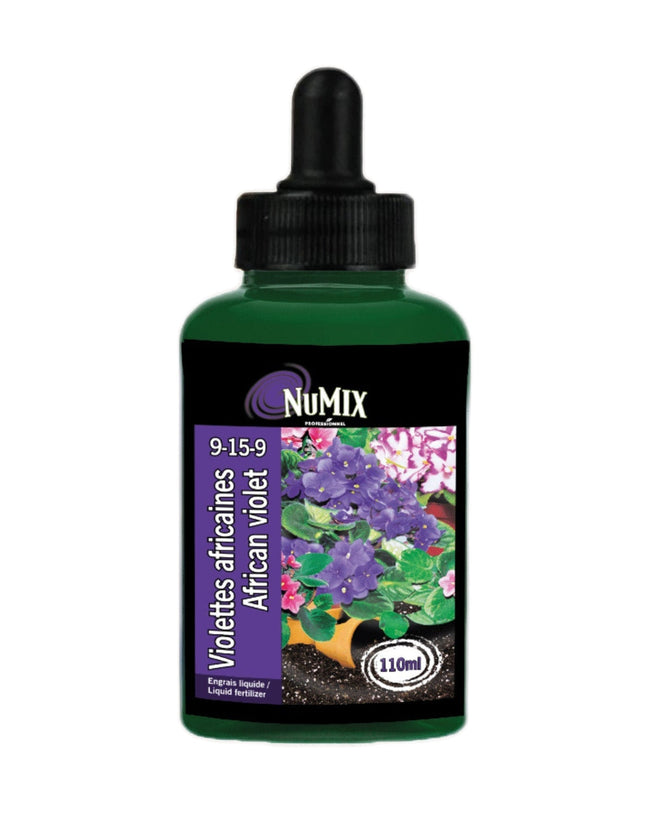 Engrais pour violettes africaines Numix 9-15-9 — photo sur fond blanc