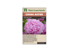 Sachet King Size Pink de West Coast Seeds sur fond blanc. La photo montre une grande fleur rose aux pétales nombreux et courbés, avec un centre plus soutenu. D’autres fleurs roses et des feuilles vertes se trouvent derrière. Le bandeau orangé indique China Aster; King Size Pink et la référence FL4007 apparaissent dans la bande brune.