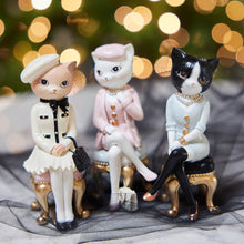 Figurine chat élégante assise – Multicolore