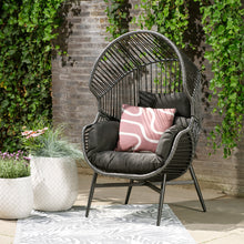 Chaise œuf en rotin noir – Collection Fermo