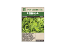 Sachet West Coast Seeds de roquette sauvage Wildfire, photographié de face sur fond blanc. Le nom Wildfire et la référence MS490 apparaissent sous le bandeau vert portant Arugula et Wild Arugula. La photographie montre un ensemble dense de feuilles vert clair à vert vif, lobées et légèrement dentées. Des renseignements de culture en anglais sont imprimés sur la partie beige inférieure de l’emballage.