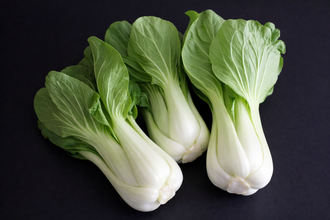 Image de Chou chinois ‘Bok Choy’ ( Brassica rapa subsp. chinensis ). Chou chinois ‘Bok Choy’ est une variété destinée au potager et convient aux jardiniers qui souhaitent suivre une culture clairement identifiée du semis à la récolte. Son nom botanique est Brassica rapa subsp. chinensis. Le sachet permet de planifier les semis selon la saison, l’espace disponible et les conditions propres au jardin.