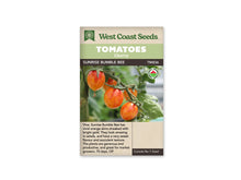 Sachet West Coast Seeds portant les mentions Tomatoes, Cherry et Sunrise Bumble Bee. La photo présente des tomates orange et jaunes, rayées de rouge rose, sur une tige avec des feuilles vertes. Un petit logo biologique rond est visible à droite. La marque et les bandeaux verts encadrent le nom de la variété.