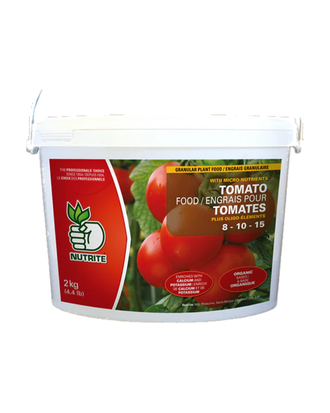 Engrais granulaire Nutrite 8-10-15 pour tomates — photo sur fond blanc