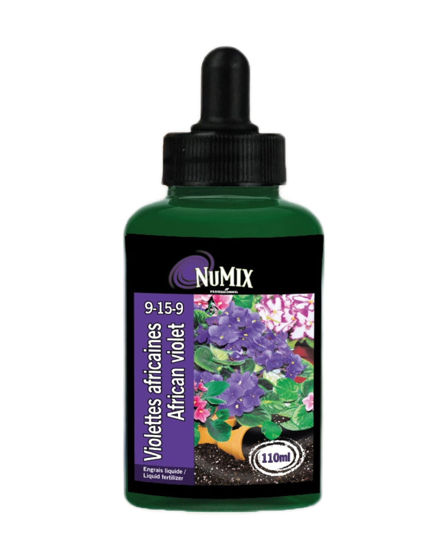 Engrais pour violettes africaines Numix 9-15-9 — photo sur fond blanc