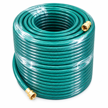 Tuyau d’arrosage souple – 1/2 po × 50 pi sur fond blanc