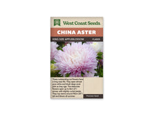 Sachet King Size Appleblossom de West Coast Seeds sur fond blanc. La photo montre une fleur rose très pâle, au centre blanchâtre, avec de nombreux pétales étroits. D’autres fleurs et des feuilles vertes apparaissent derrière elle. Le nom China Aster figure sur le bandeau orangé; King Size Appleblossom et la référence FL4005 sont inscrits plus bas.