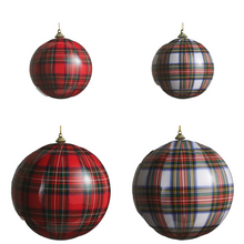 Boule de Noël à carreaux tartan — toutes les variantes sur fond blanc