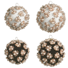 Boule de Noël ornée de perles — toutes les variantes sur fond blanc
