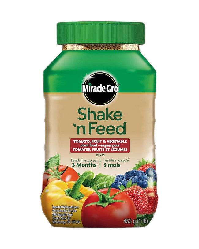 Engrais Miracle-Gro® Shake ’N Feed® 10-5-15 pour tomates, fruits et légumes — photo sur fond blanc