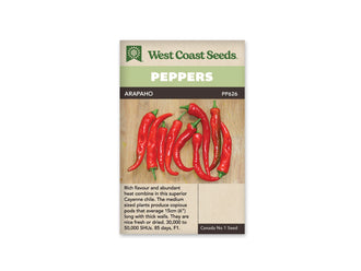 Sachet West Coast Seeds de piment Arapaho avec bandeau vert et nom sur une ligne foncée. La photo présente de longs fruits rouges, fins et courbés, disposés côte à côte sur un fond de bois clair. Leurs pédoncules verts sont visibles en haut. Un texte descriptif figure dans la partie beige inférieure du sachet.