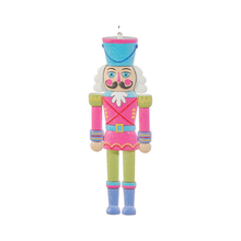 Ornement casse-noisette Candy Shop – 6 po — Rose — vue individuelle sur fond blanc