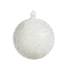 Boule de Noël blanche givrée — 4,5 po — vue individuelle sur fond blanc