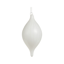 Ornement de Noël blanc à rayures – 6 po — Goutte allongée — vue individuelle sur fond blanc