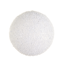 Boule de Noël blanche givrée — 6 po — vue individuelle sur fond blanc