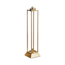 Lanterne dorée pour bougie sans flamme — 17 po — vue individuelle sur fond blanc
