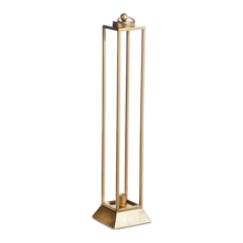 Lanterne dorée pour bougie sans flamme — 19 po — vue individuelle sur fond blanc