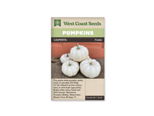Sachet Casperita de West Coast Seeds avec une bande vert pâle et le nom sur fond sombre. La photo montre plusieurs petites citrouilles blanches côtelées, avec des pédoncules verts ou beiges. Elles sont groupées sur une toile brune devant un fond orangé. Un fruit est posé au-dessus des autres. Le bas du sachet est beige et porte du texte.