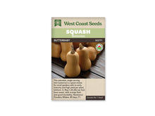 Sachet beige de semences Butterbaby avec bandeau vert pâle, nom sur fond brun et mention biologique. La photographie présente de petites courges butternut beiges debout sur des planches de bois. Deux fruits à long col sont nets au premier plan, avec des pédoncules bruns dressés. D'autres courges remplissent l'arrière-plan sombre.