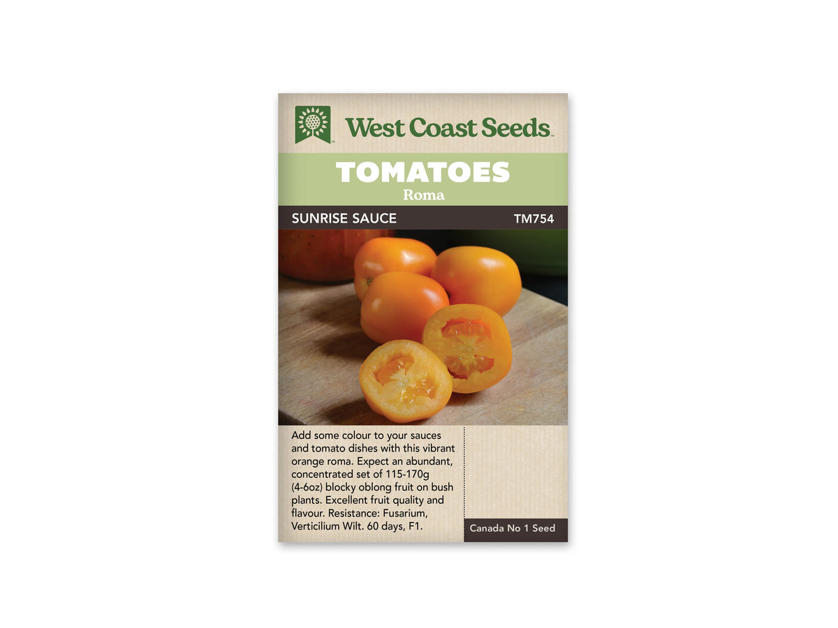 Sachet West Coast Seeds portant les mentions Tomatoes, Roma et Sunrise Sauce. La photo montre des tomates orange, entières et coupées, posées sur une planche de bois claire. Les moitiés au premier plan révèlent la chair et les petites loges à graines. Le nom et le code TM754 figurent sous les bandeaux verts de la marque.