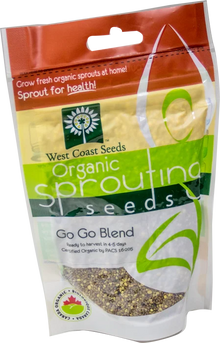 Sachet West Coast Seeds à partie supérieure rouge, avec une étiquette vert jaune portant le nom anglais Go Go Blend. La fenêtre transparente laisse voir de petites graines brunes et jaunes mélangées. Le bas blanc de l'emballage présente le logo biologique canadien et les indications de germination. Le délai de 4 à 5 jours est visible sur le devant.