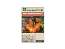Le sachet West Coast Seeds montre plusieurs petits fruits côtelés orange et rouges fixés à des tiges vertes. Quelques fruits encore verts apparaissent sur le côté droit, avec leurs calices en étoile. Les fruits arrondis rappellent de petites citrouilles et se regroupent autour des branches. Le bandeau indique Pumpkin-on-a-Stick et la référence FL3907.