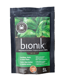 Engrais naturel pour semis, fines herbes et plantes vertes Bionik 6-1-5 — photo sur fond blanc