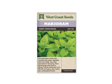 Sachet de marjolaine douce West Coast Seeds présenté de face sur fond blanc. La photographie montre des feuilles vert clair ovales, rapprochées au sommet de petites tiges. Le bandeau mauve porte le nom MARJORAM, et SWEET MARJORAM apparaît sur la bande foncée. Une description en anglais se trouve dans la partie beige inférieure du sachet.