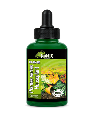 Engrais liquide pour plantes vertes NuMix 10-16-10 – 110 ml sur fond blanc pur