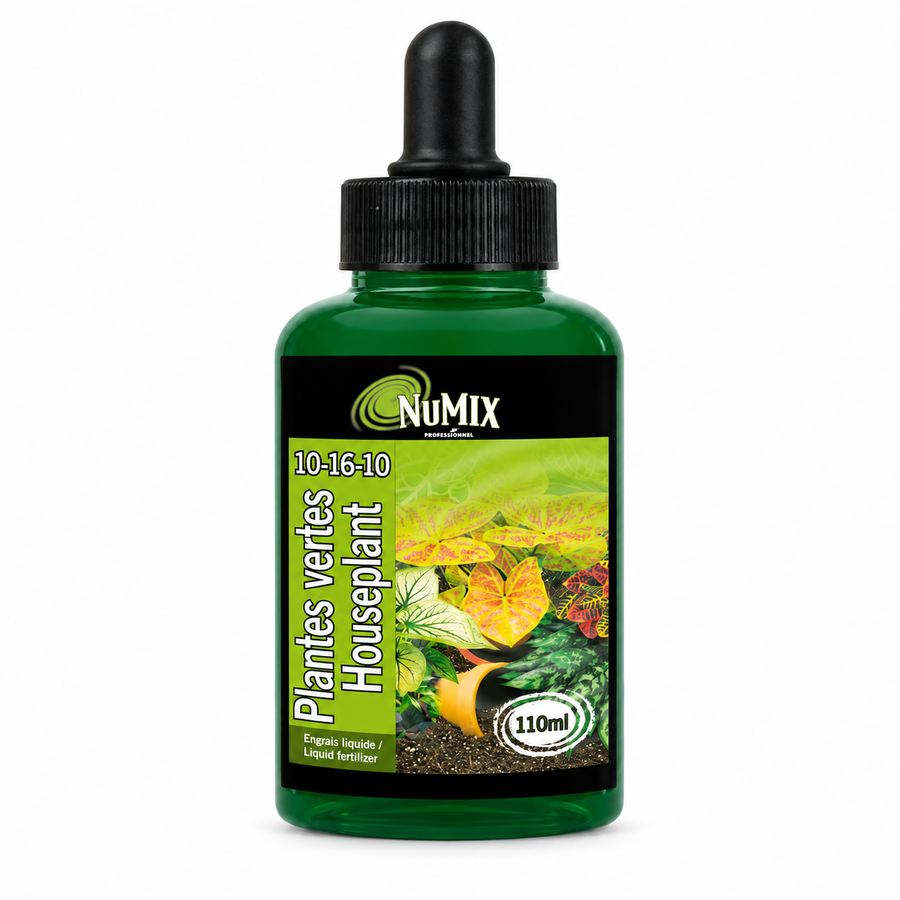 Engrais liquide pour plantes vertes NuMix 10-16-10 – 110 ml sur fond blanc pur