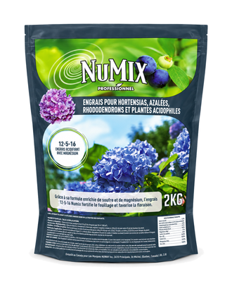 Engrais hortensias et plantes acidophiles NuMix 12-5-16 – 2 kg sur fond blanc pur