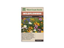Sachet West Coast Seeds Cut Flower Blend montrant des fleurs jaunes à cœur brun, des marguerites blanches et des échinacées roses. De petites fleurs bleues et des cosmos roses ou orange se mêlent aux tiges vertes. Les capitules se répartissent à plusieurs hauteurs. La photo présente un massif coloré, avec des formes florales fines et plus larges.