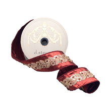 Ruban velours soie métallique centre fleuri sequins rouge foncé 6,5 cm x 9 m