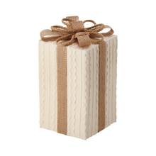 Ornement boîte cadeau en tricot avec garniture de jute 9,5"