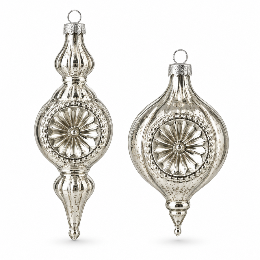 Ornements réflecteurs en verre platine – 2 modèles assortis – fond blanc pur