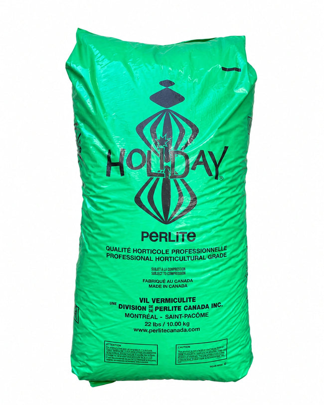 Sac vert de perlite horticole Holiday de 115 L sur fond blanc.