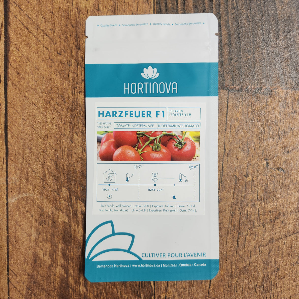 Semences Hortinova de Tomate ronde 'Harzfeuer' F1, produit destiné au potager et présenté pour identifier clairement le cultivar avant le semis. Vue 2 de l'emballage ou du produit, à utiliser comme repère visuel avec les conseils de culture, l'exposition, l'arrosage et la récolte indiqués dans la fiche française de Pépinière.ca.
