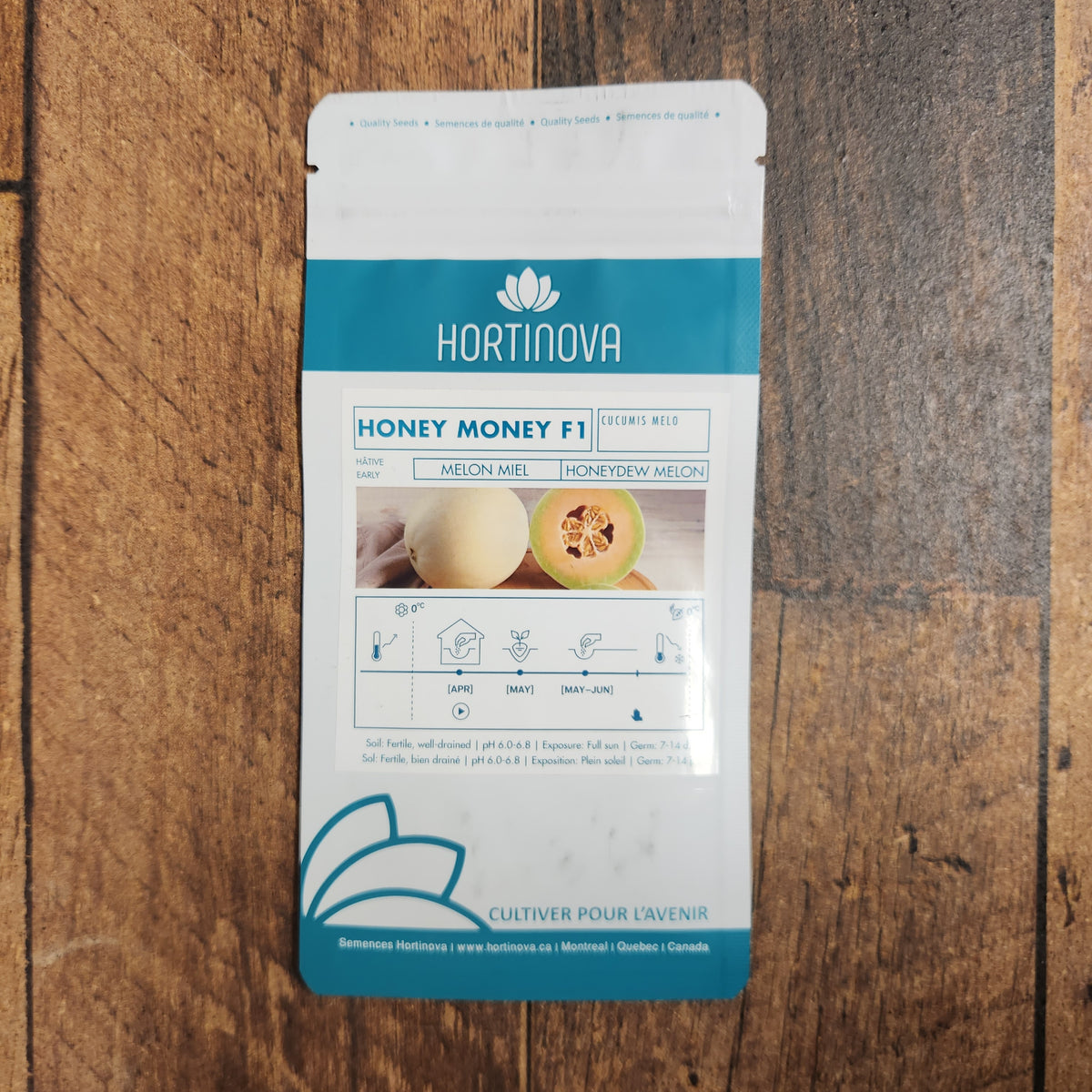 Semences Hortinova de Melon miel 'Honey Money' F1, produit destiné au potager et présenté pour identifier clairement le cultivar avant le semis. Vue 2 de l'emballage ou du produit, à utiliser comme repère visuel avec les conseils de culture, l'exposition, l'arrosage et la récolte indiqués dans la fiche française de Pépinière.ca.