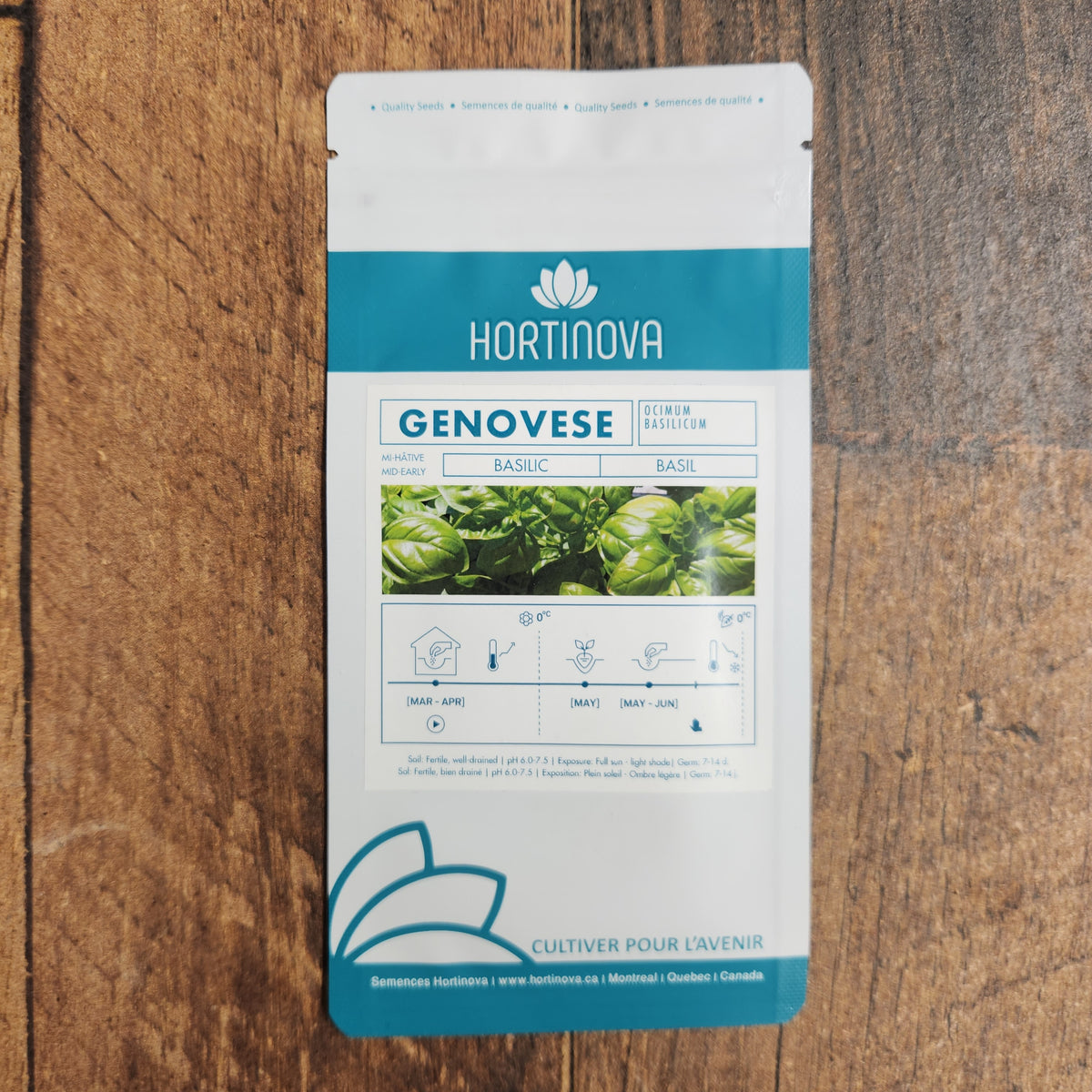 Semences Hortinova de Basilic 'Genovese', produit destiné au potager et présenté pour identifier clairement le cultivar avant le semis. Vue 2 de l'emballage ou du produit, à utiliser comme repère visuel avec les conseils de culture, l'exposition, l'arrosage et la récolte indiqués dans la fiche française de Pépinière.ca. Pour Basilic 'Genovese', des observations régulières permettent d'ajuster les soins aux conditions réelles du jardin.