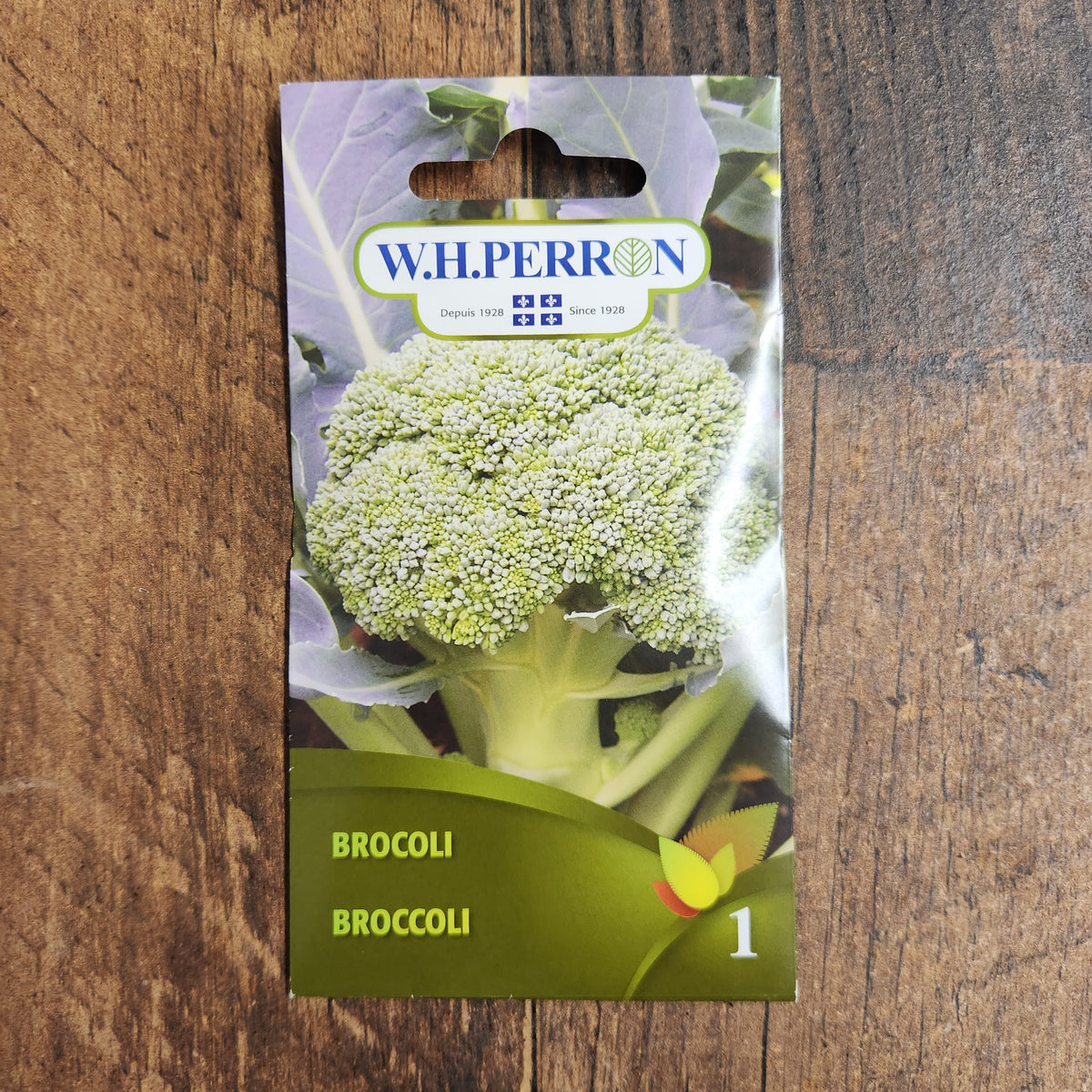 Photographie de Brocoli (Brassica oleracea var. italica), sélection proposée en semences W.H. Perron. Le visuel présente l’apparence de la plante ou de sa récolte et permet d’en observer les formes et les couleurs. Cette vue illustre les caractéristiques visibles de la sélection, dans une présentation destinée à accompagner son identification et à montrer son intérêt au jardin.