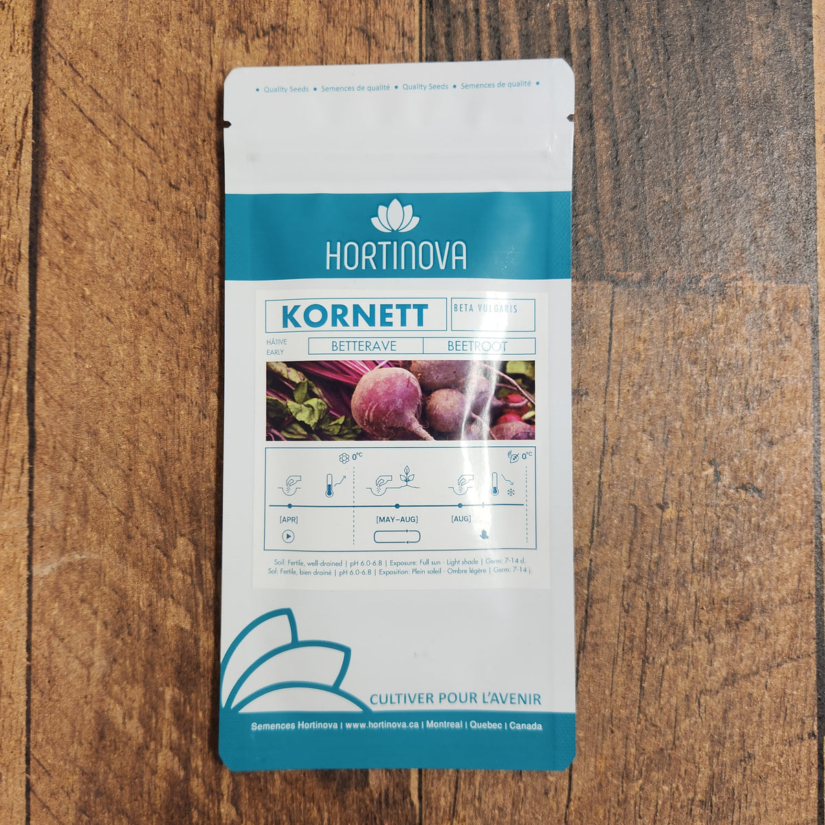 Semences Hortinova de Betterave 'Kornett', produit destiné au potager et présenté pour identifier clairement le cultivar avant le semis. Vue 2 de l'emballage ou du produit, à utiliser comme repère visuel avec les conseils de culture, l'exposition, l'arrosage et la récolte indiqués dans la fiche française de Pépinière.ca. Pour Betterave 'Kornett', des observations régulières permettent d'ajuster les soins aux conditions réelles du jardin.
