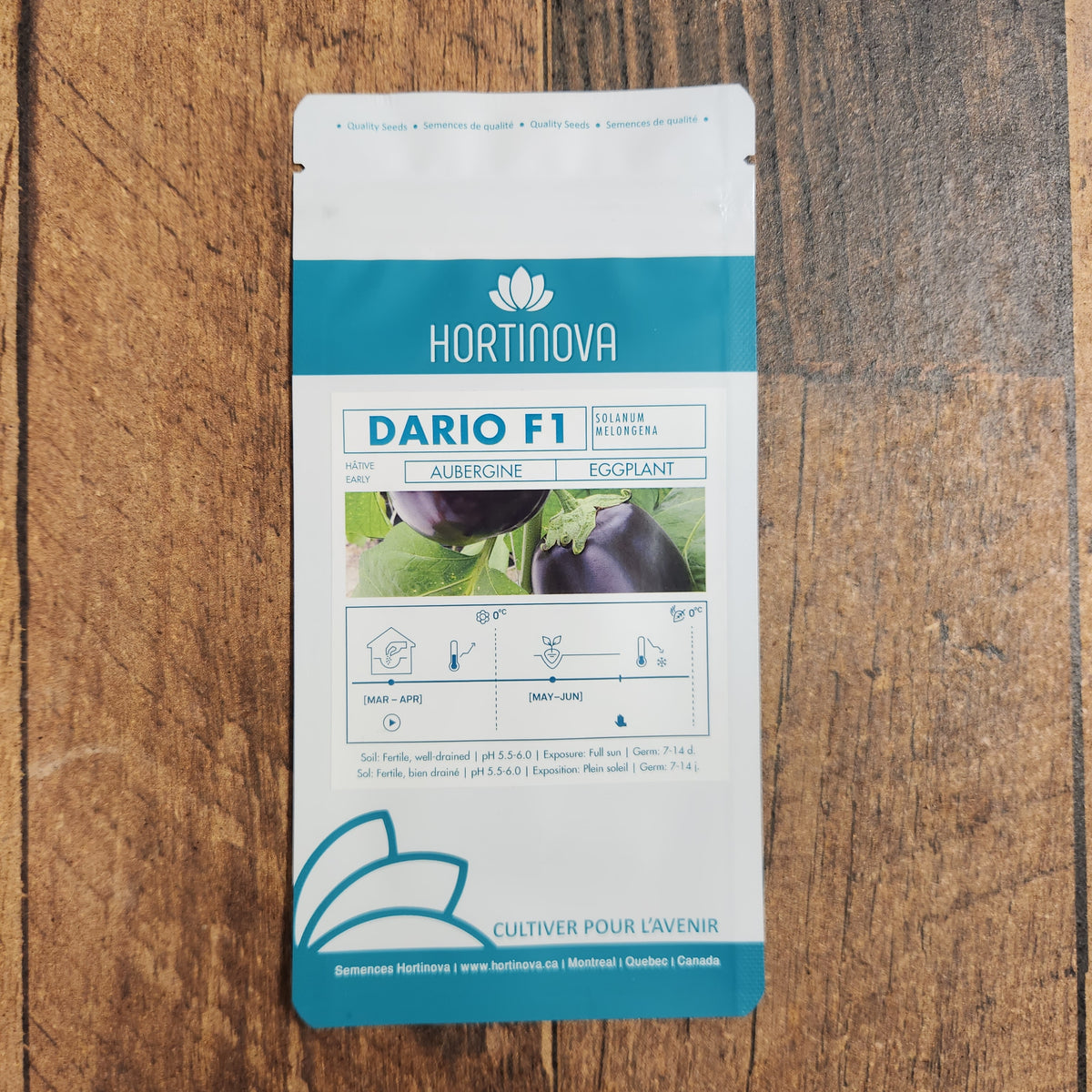 Semences Hortinova de Aubergine 'Dario' F1, produit destiné au potager et présenté pour identifier clairement le cultivar avant le semis. Vue 2 de l'emballage ou du produit, à utiliser comme repère visuel avec les conseils de culture, l'exposition, l'arrosage et la récolte indiqués dans la fiche française de Pépinière.ca. Pour Aubergine 'Dario' F1, des observations régulières permettent d'ajuster les soins aux conditions réelles du jardin.