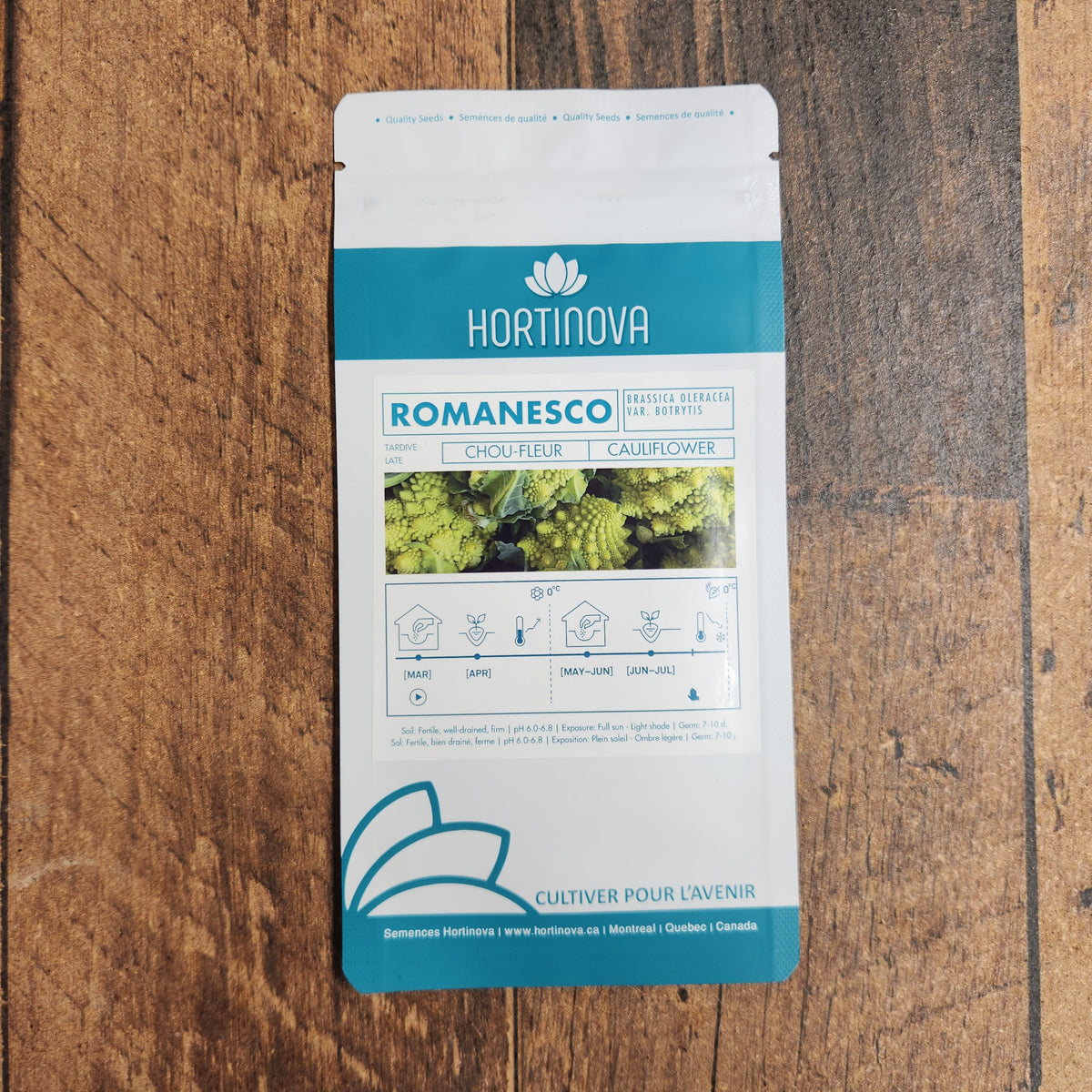 Semences Hortinova de Chou-fleur 'Romanesco', produit destiné au potager et présenté pour identifier clairement le cultivar avant le semis. Vue 2 de l'emballage ou du produit, à utiliser comme repère visuel avec les conseils de culture, l'exposition, l'arrosage et la récolte indiqués dans la fiche française de Pépinière.ca. Pour Chou-fleur 'Romanesco', des observations régulières permettent d'ajuster les soins aux conditions réelles du jardin.