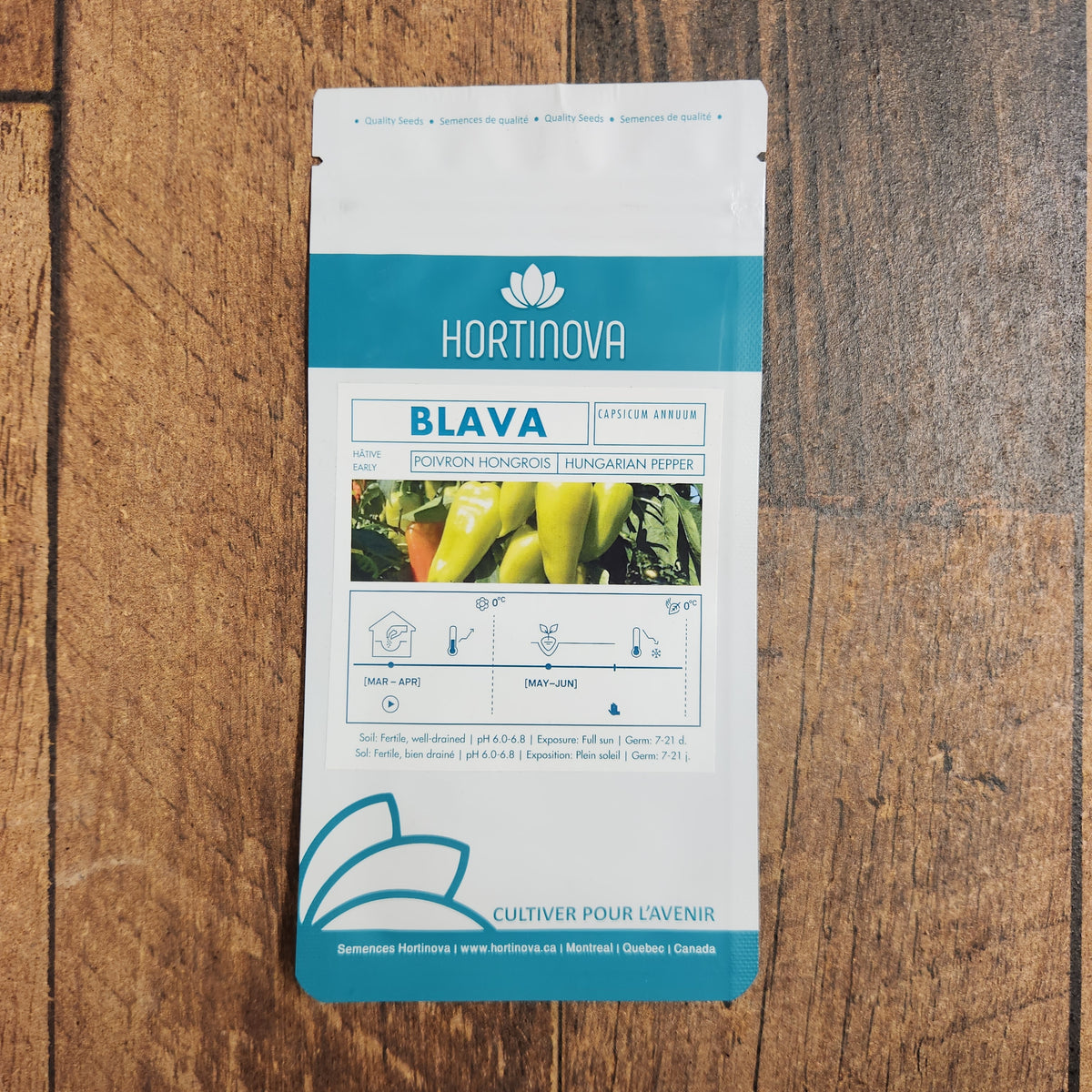 Semences Hortinova de Poivron hongrois 'Blava', produit destiné au potager et présenté pour identifier clairement le cultivar avant le semis. Vue 2 de l'emballage ou du produit, à utiliser comme repère visuel avec les conseils de culture, l'exposition, l'arrosage et la récolte indiqués dans la fiche française de Pépinière.ca. Pour Poivron hongrois 'Blava', des observations régulières permettent d'ajuster les soins aux conditions réelles du jardin.