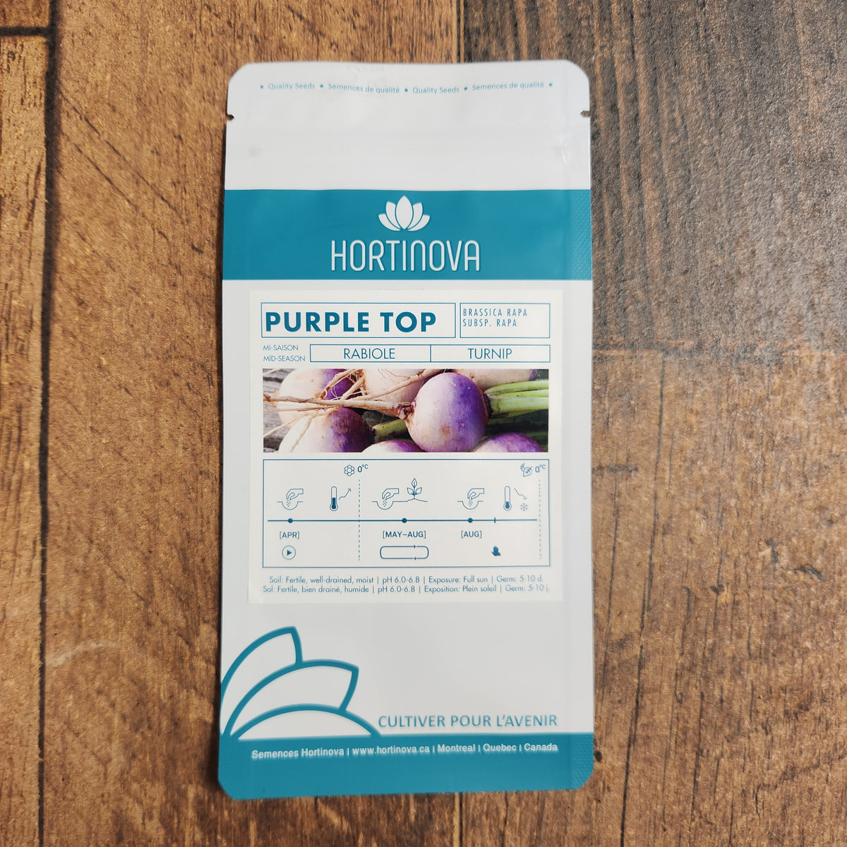 Semences Hortinova de Rabiole 'Purple Top', produit destiné au potager et présenté pour identifier clairement le cultivar avant le semis. Vue 2 de l'emballage ou du produit, à utiliser comme repère visuel avec les conseils de culture, l'exposition, l'arrosage et la récolte indiqués dans la fiche française de Pépinière.ca. Pour Rabiole 'Purple Top', des observations régulières permettent d'ajuster les soins aux conditions réelles du jardin.