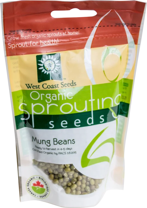 Sachet West Coast Seeds à partie supérieure rouge, avec une étiquette vert jaune portant le nom anglais Mung Beans. La fenêtre transparente laisse voir des graines arrondies vertes. Le bas blanc de l'emballage présente le logo biologique canadien et les indications de germination. Le délai de 4 à 5 jours est visible sur le devant.