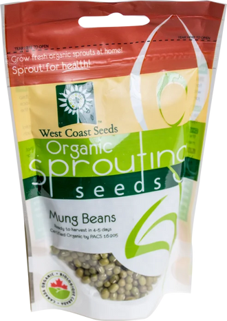Sachet West Coast Seeds à partie supérieure rouge, avec une étiquette vert jaune portant le nom anglais Mung Beans. La fenêtre transparente laisse voir des graines arrondies vertes. Le bas blanc de l'emballage présente le logo biologique canadien et les indications de germination. Le délai de 4 à 5 jours est visible sur le devant.